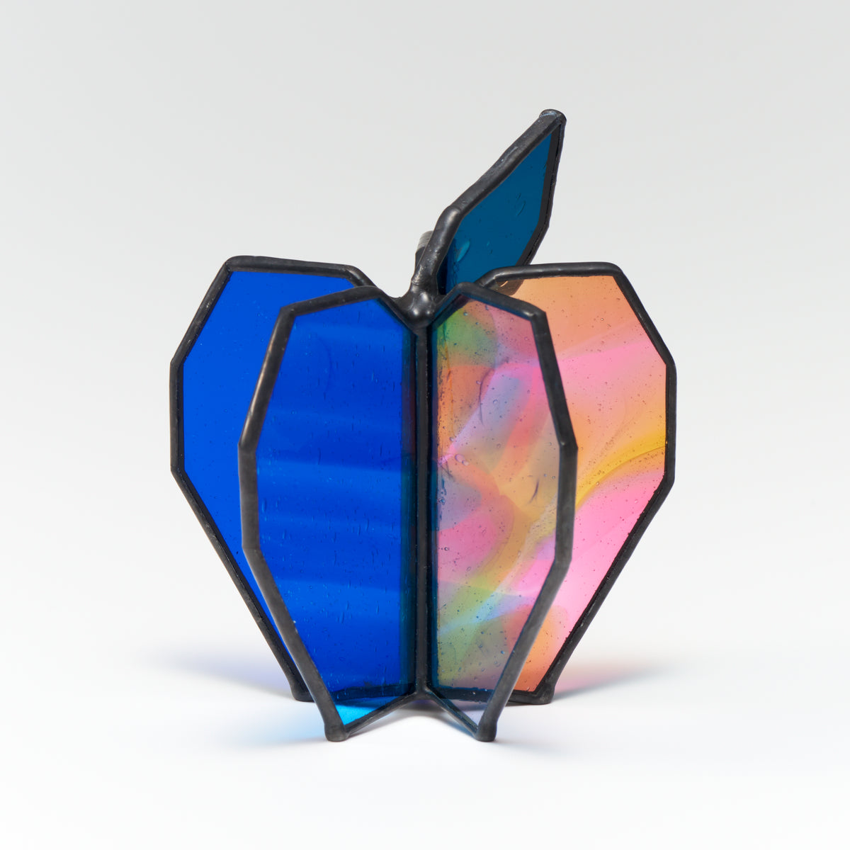 「青の森 へ」ひかり の りんご